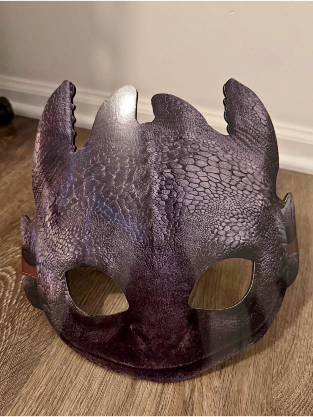 Dragon Scale Leather-Look Mask in Deep Purple